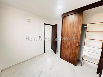 Casa de arquitecto en proyecto para venta con 3 Hab, 3 Baños en Capital Sur, Queretaro.