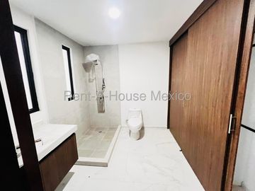 Casa de arquitecto en proyecto para venta con 3 Hab, 3 Baños en Capital Sur, Queretaro.