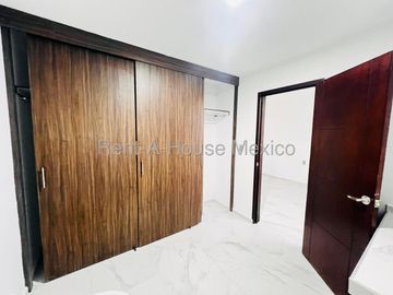 Casa de arquitecto en proyecto para venta con 3 Hab, 3 Baños en Capital Sur, Queretaro.
