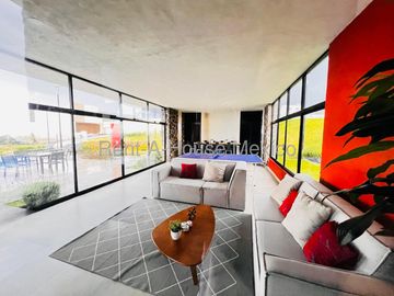 Casa de arquitecto en proyecto para venta con 3 Hab, 3 Baños en Capital Sur, Queretaro.