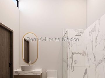 Casa de arquitecto en proyecto para venta con 3 Hab, 3 Baños en Capital Sur, Queretaro.