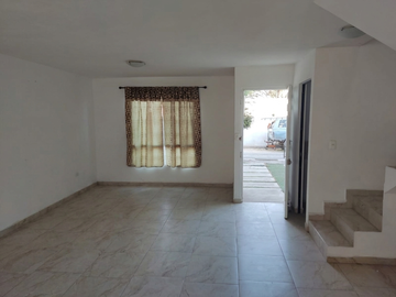 Casa en Venta zona Sur (EL DORADO) con terreno excedente con doble acceso controlado.