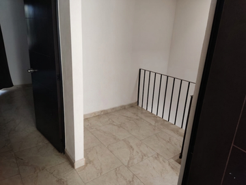 Casa en Venta zona Sur (EL DORADO) con terreno excedente con doble acceso controlado.