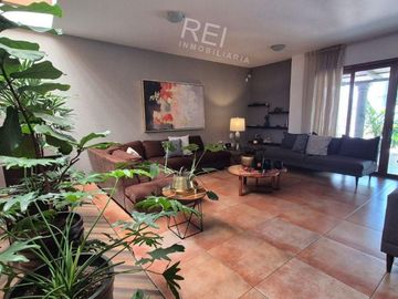CASA EN VENTA BUGAMBILIAS PRIMERA SECCION ZAPOPAN