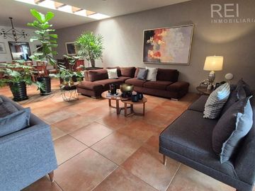CASA EN VENTA BUGAMBILIAS PRIMERA SECCION ZAPOPAN