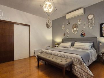CASA EN VENTA BUGAMBILIAS PRIMERA SECCION ZAPOPAN