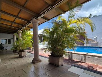 CASA EN VENTA BUGAMBILIAS PRIMERA SECCION ZAPOPAN