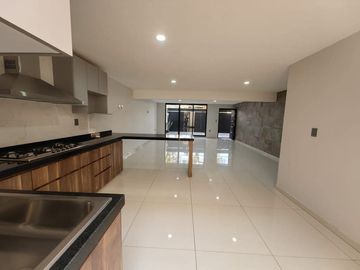 CASA EN VENTA EN CALLE MONTE HIMALAYA, LOMAS DE CHAPULTEPEC, CDMX