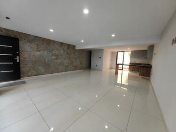 CASA EN VENTA EN CALLE MONTE HIMALAYA, LOMAS DE CHAPULTEPEC, CDMX