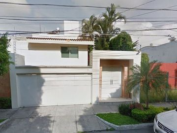 Se vende Casa en Av,Faro, Bosques De La Victoria. Guadalajara Jalisco