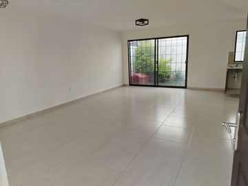 Casa Grande Casi nueva, en renta Bosques del Dorado II, control de acceso y guardias de seguridad, León, Gto.