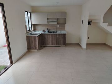 Casa Grande Casi nueva, en renta Bosques del Dorado II, control de acceso y guardias de seguridad, León, Gto.