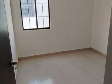 Casa Grande Casi nueva, en renta Bosques del Dorado II, control de acceso y guardias de seguridad, León, Gto.