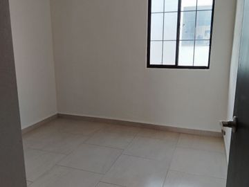 Casa Grande Casi nueva, en renta Bosques del Dorado II, control de acceso y guardias de seguridad, León, Gto.