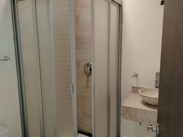 Casa Grande Casi nueva, en renta Bosques del Dorado II, control de acceso y guardias de seguridad, León, Gto.