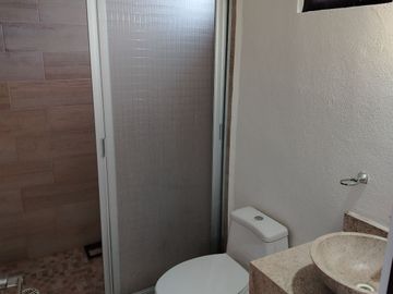 Casa Grande Casi nueva, en renta Bosques del Dorado II, control de acceso y guardias de seguridad, León, Gto.