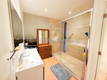 Vive en un Penthouse de Dos Niveles en Altos Juriquilla SGU262