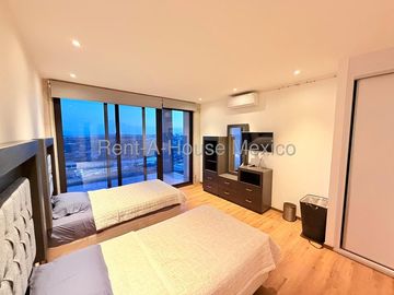 Vive en un Penthouse de Dos Niveles en Altos Juriquilla SGU262