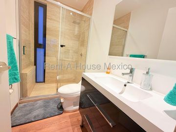 Vive en un Penthouse de Dos Niveles en Altos Juriquilla SGU262