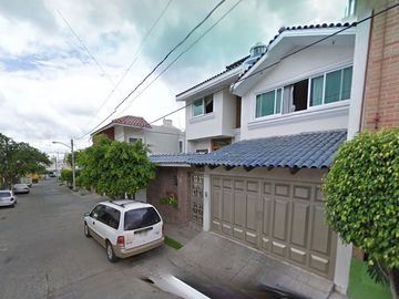 PRIVADA PARRAL N° 208, LAS PALMAS, LEÓN, GUANAJUATO. Bonita casa en venta, EXCELENTE OPORTUNIDAD de formar un patrimonio.