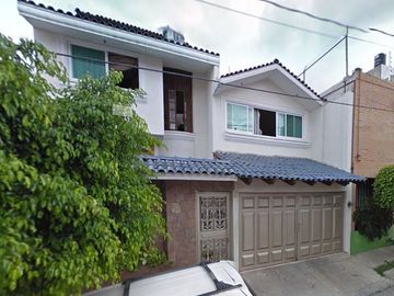 PRIVADA PARRAL N° 208, LAS PALMAS, LEÓN, GUANAJUATO. Bonita casa en venta, EXCELENTE OPORTUNIDAD de formar un patrimonio.