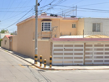 PASEO DEL BOSQUE N° 173, BOSQUES DE LA ALAMEDA, CELAYA, GUANAJUATO. Bonita casa en venta, EXCELENTE OPORTUNIDAD de formar un patrimonio.