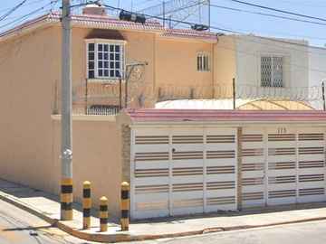 PASEO DEL BOSQUE N° 173, BOSQUES DE LA ALAMEDA, CELAYA, GUANAJUATO. Bonita casa en venta, EXCELENTE OPORTUNIDAD de formar un patrimonio.