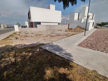 El Marques Terreno Residencial con Servicios Ocultos y Gran Ubicación SGU1619