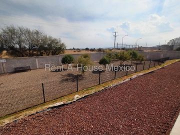 El Marques Terreno Residencial con Servicios Ocultos y Gran Ubicación SGU1619