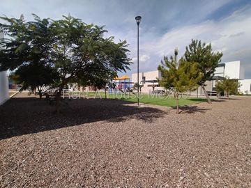 El Marques Terreno Residencial con Servicios Ocultos y Gran Ubicación SGU1619