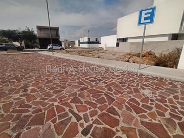 El Marques Terreno Residencial con Servicios Ocultos y Gran Ubicación SGU1619