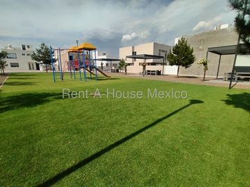 El Marques Terreno Residencial con Servicios Ocultos y Gran Ubicación SGU1619
