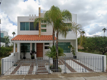 Hermosa casa en venta ubicada en Cumbres del Lago, Juriquilla, Qro.