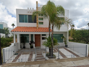 Hermosa casa en venta ubicada en Cumbres del Lago, Juriquilla, Qro.