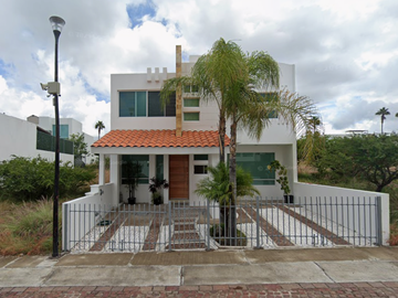 Hermosa casa en venta ubicada en Cumbres del Lago, Juriquilla, Qro.
