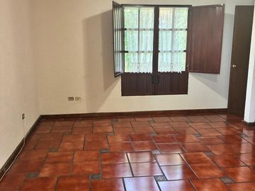 CASA EN RENTA DE 1 NIVEL FRACCIONAMIENTO XOCHITLCALLI, ENTRE LA RECTA A CHOLULA Y PERIFÉRICO ECOLÓGICO.