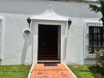 CASA EN RENTA DE 1 NIVEL FRACCIONAMIENTO XOCHITLCALLI, ENTRE LA RECTA A CHOLULA Y PERIFÉRICO ECOLÓGICO.