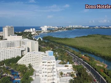 Casa con alberca en fraccionamiento privado, en venta, Fraccionamiento Villamarino, Cancún