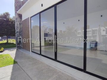 Casa en Renta en Zákia | 3 hab | 1.5 baños | Patio de 31 m² | Calentador Solar | Amenidades