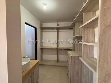 Casa en Renta en Zibatá a 800 m de la Anahuac | 3 habitacione | 2.5 baños | Jardín con terreno excedente