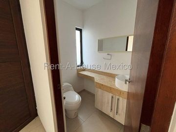 Casa en Renta en Zibatá a 800 m de la Anahuac | 3 habitacione | 2.5 baños | Jardín con terreno excedente