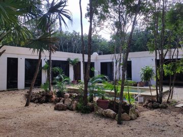 Casa con alberca privada ecológica, con terreno excedente, en venta