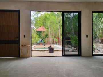 Casa con alberca privada ecológica, con terreno excedente, en venta