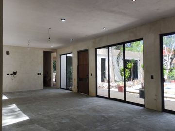 Casa con alberca privada ecológica, con terreno excedente, en venta