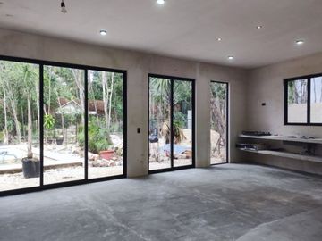 Casa con alberca privada ecológica, con terreno excedente, en venta
