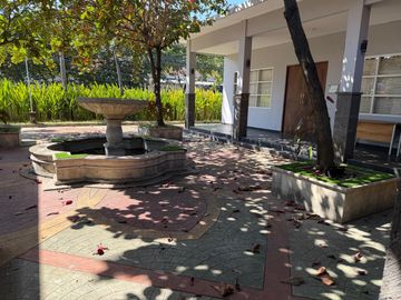 Disewakan Gedung Dengan Tanah Yang Luas Di Area Renon