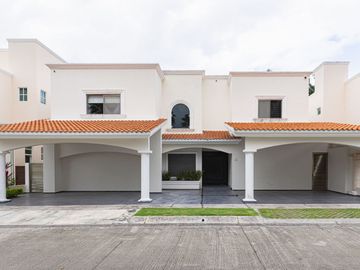Residencia de lujo con alberca privada en comunidad cerrada, Villamagna, Cancún