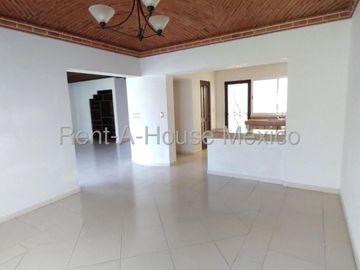 VENTA CASA CLUB DE GOLF TEQUISQUIAPAN,4 RECAMARAS, 4 BAÑOS.