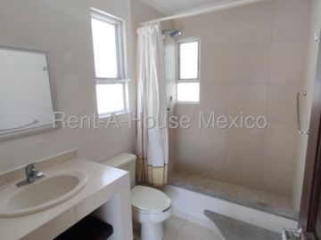 VENTA CASA CLUB DE GOLF TEQUISQUIAPAN,4 RECAMARAS, 4 BAÑOS.