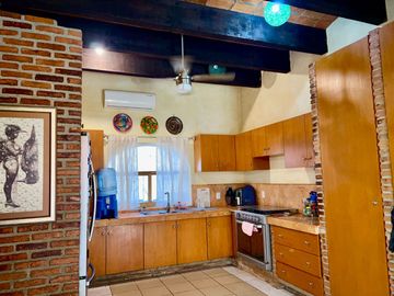 Departamento en Venta de 3 Recámaras, Puerto Vallarta, a solo 1 Km del Malecón